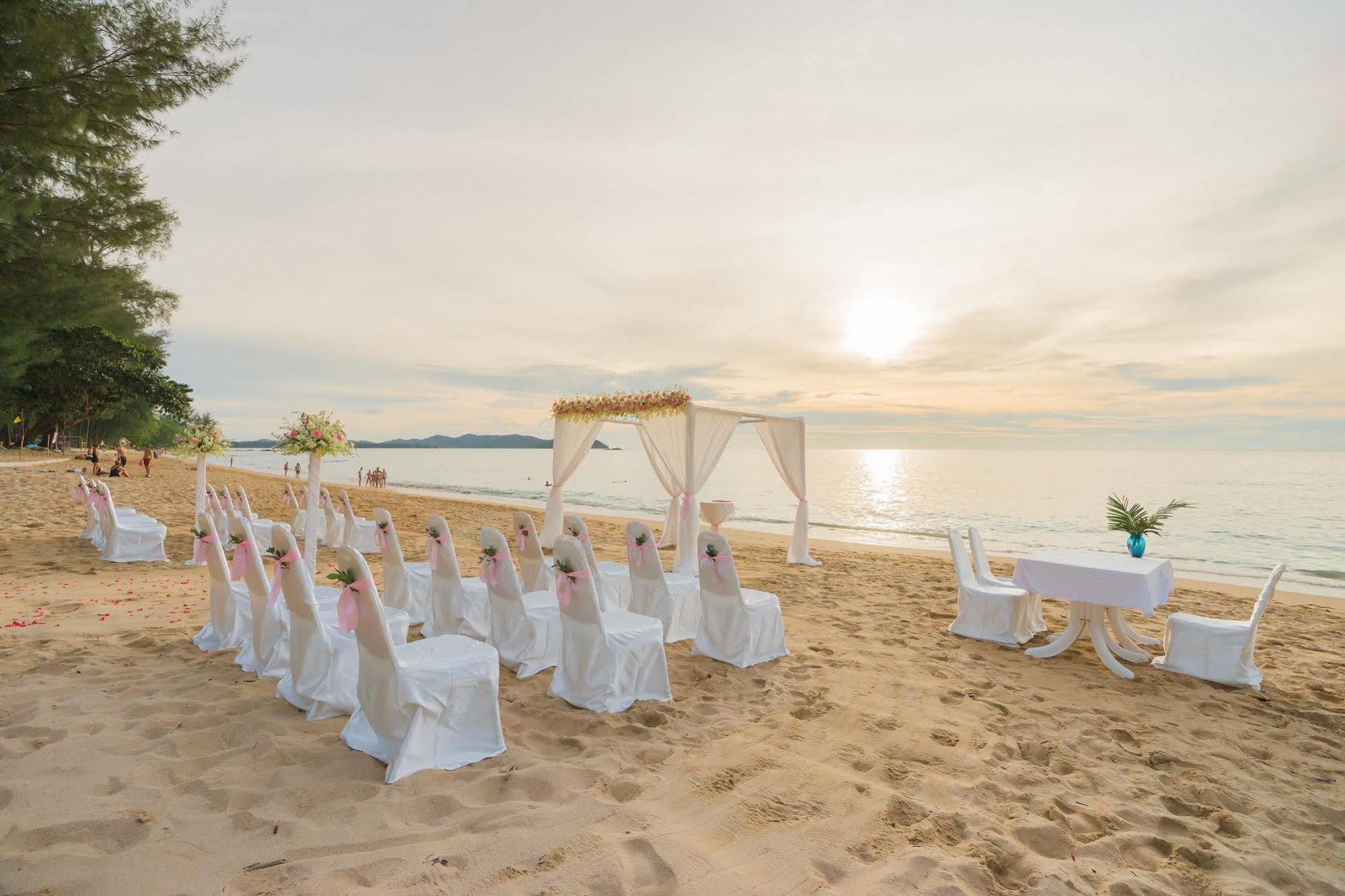 Hive Khaolak Beach Resort (Adults Only) Khao Lak Exteriör bild